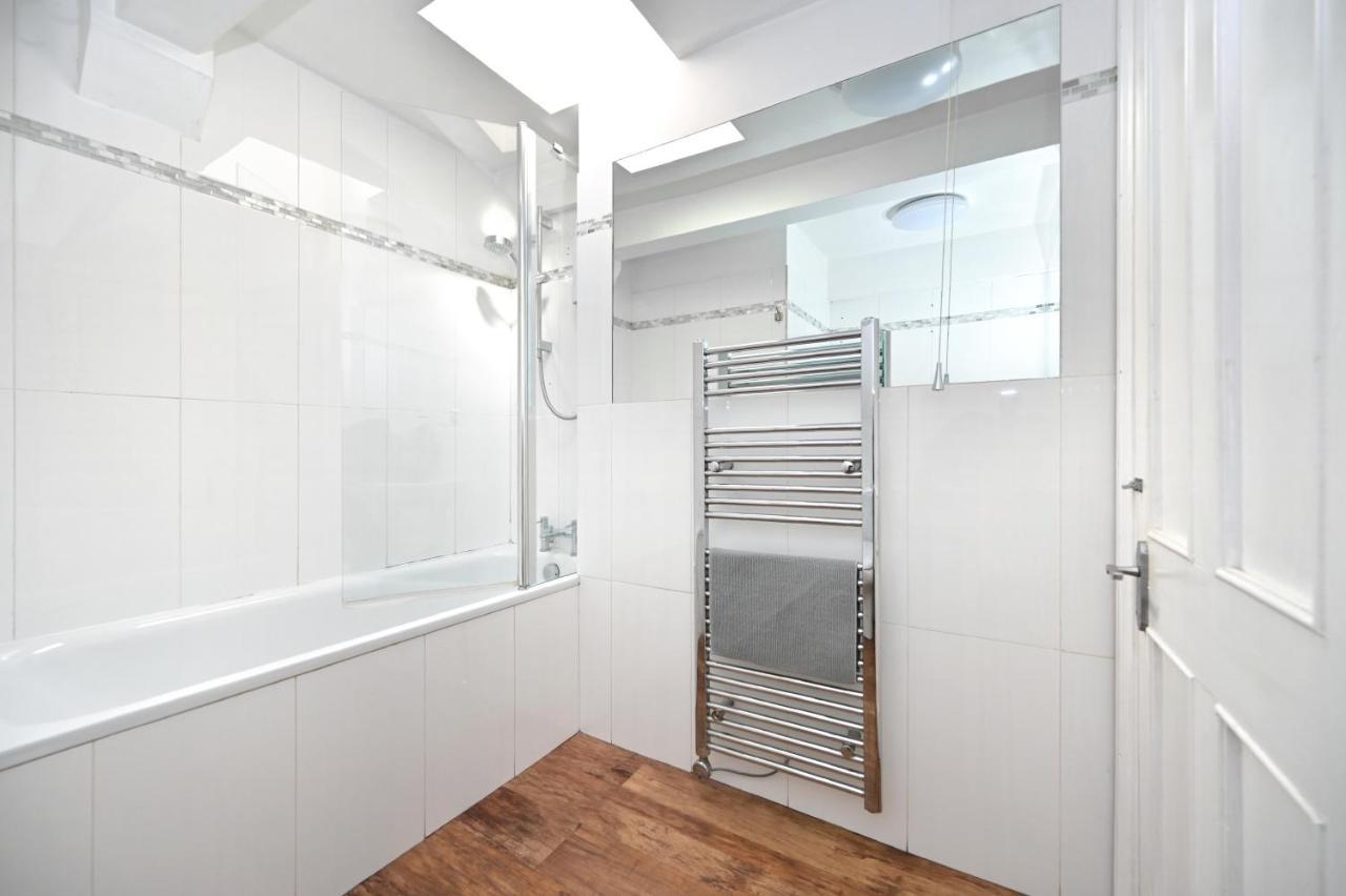 Soho, Piccadilly & Chinatown - Two Bedroom & Two Double Beds Apartment Лондон Экстерьер фото