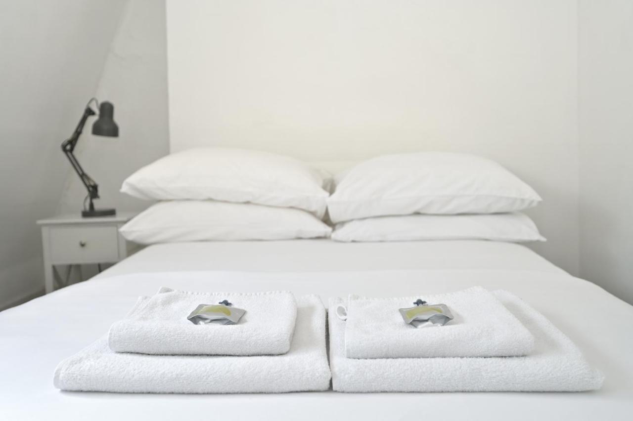 Soho, Piccadilly & Chinatown - Two Bedroom & Two Double Beds Apartment Лондон Экстерьер фото
