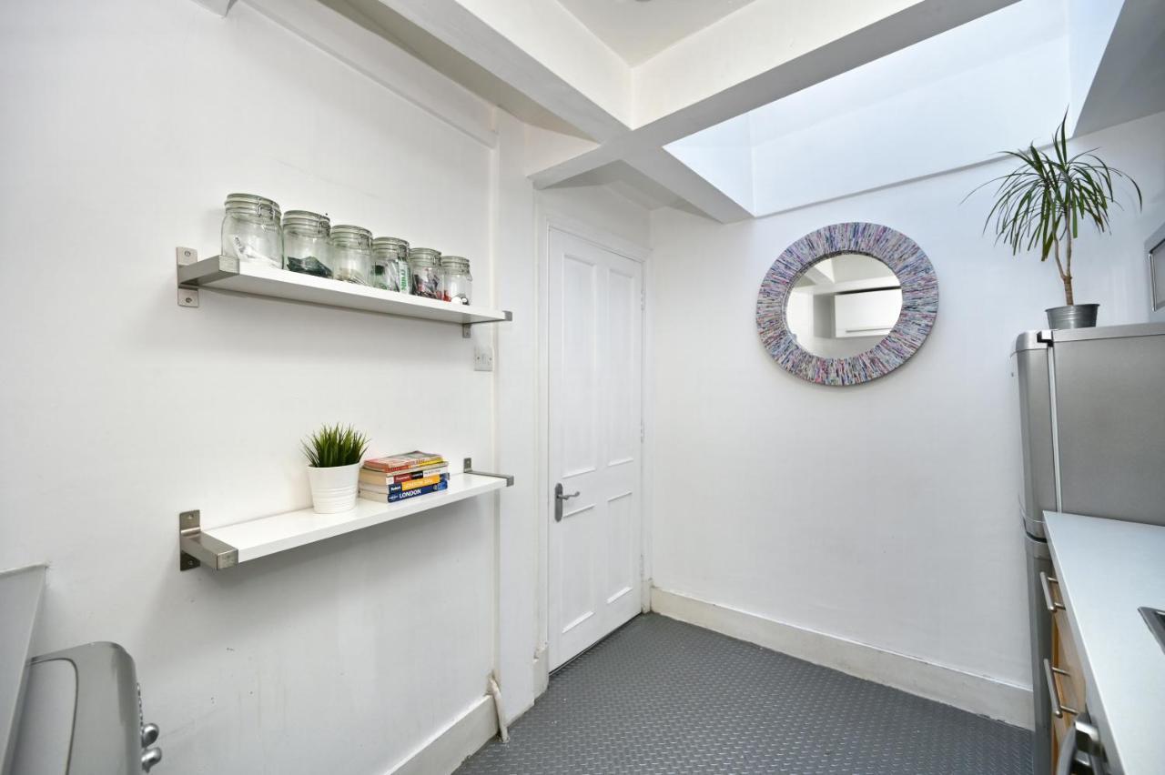 Soho, Piccadilly & Chinatown - Two Bedroom & Two Double Beds Apartment Лондон Экстерьер фото