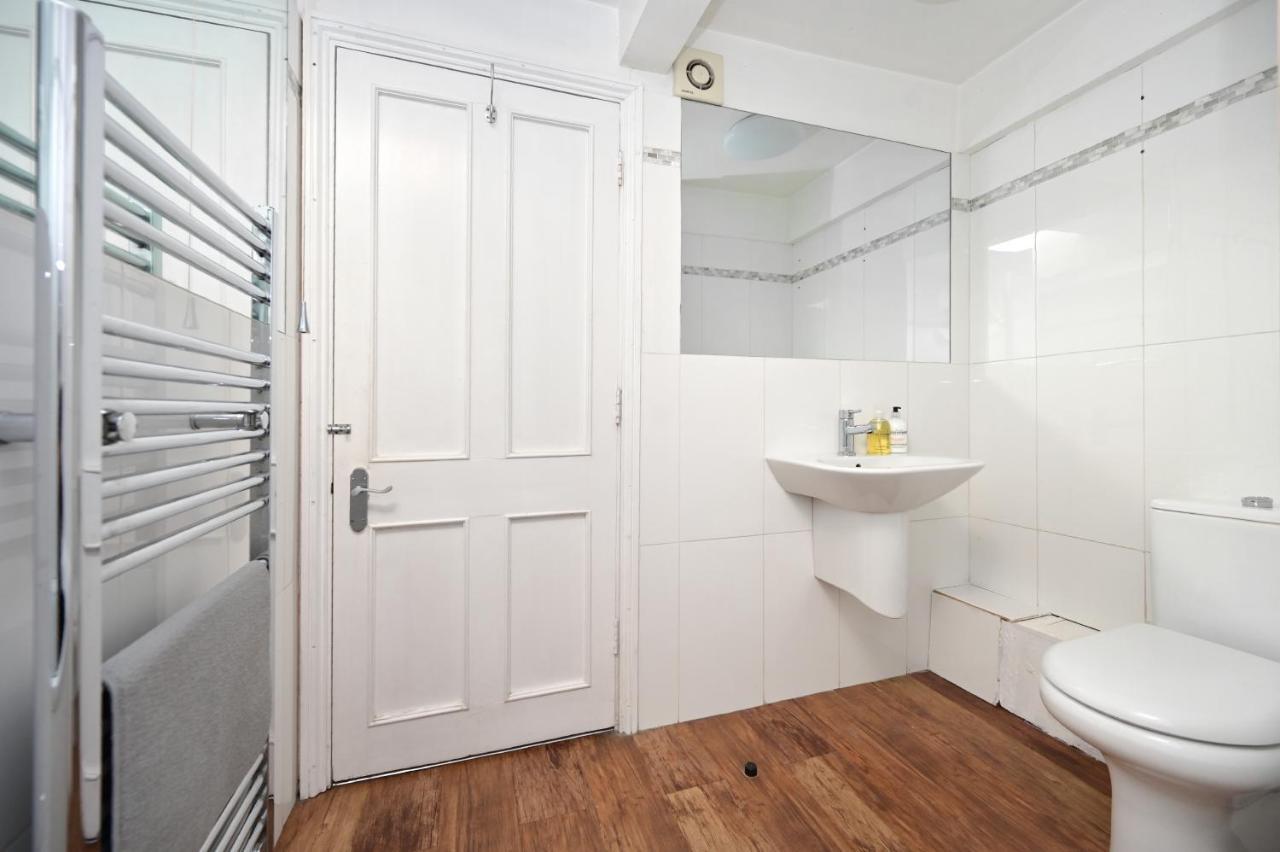 Soho, Piccadilly & Chinatown - Two Bedroom & Two Double Beds Apartment Лондон Экстерьер фото